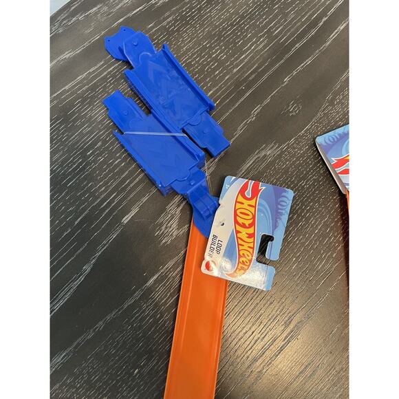 Hot Wheels Track Lot, 1 Loop Builder, 2 Ramps, 6 Sets Of 24” Straight Tracks New - Picture 6 of 6